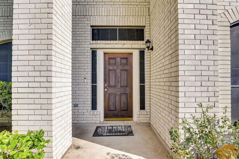 3,500-sq-ft Retreat w/ Private Yard in Sugar Land!