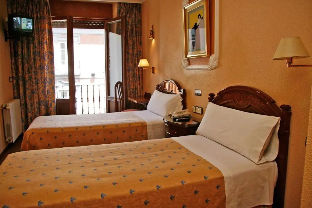 Standard Double room (full double bed)
