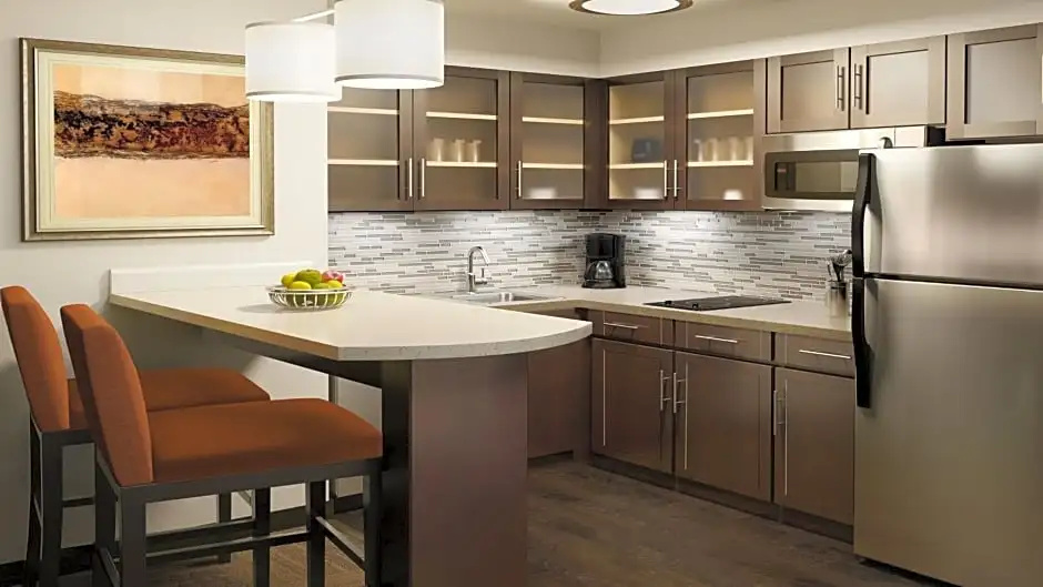 Staybridge Suites Dearborn MI by IHG - Chambres