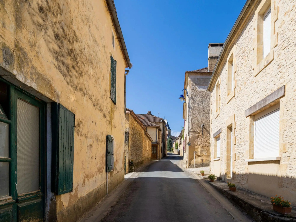 Afficher la photo 7 — Stone holiday home in Saint Cernin de l Herm with pool