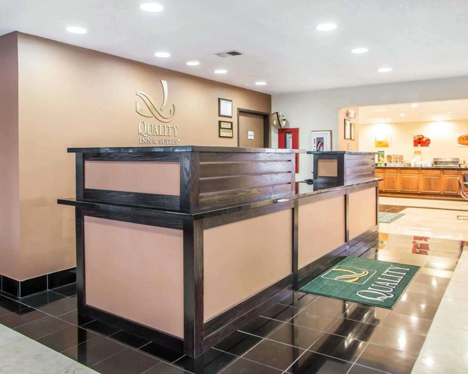 Quality Inn - фото 2