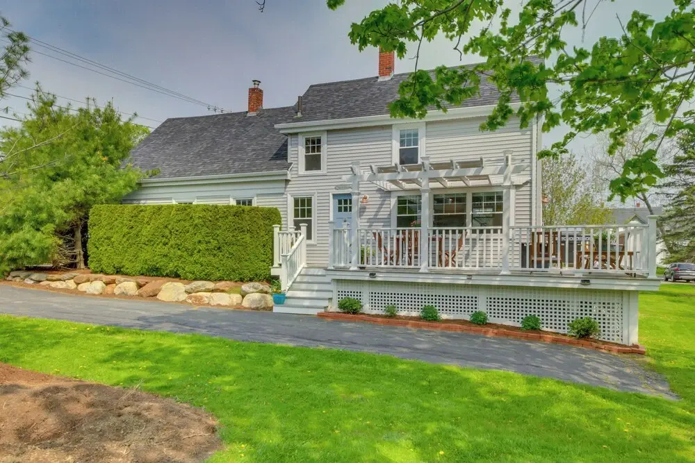 Rockland Home with Deck 5 Mins to Historic Downtown!