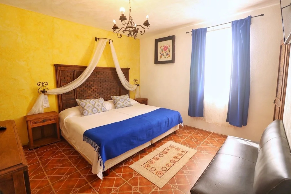 1 Bedroom Standard Triple Family room with city view