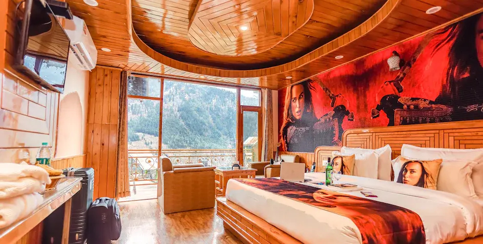 Standard room with balcony and with mountain view