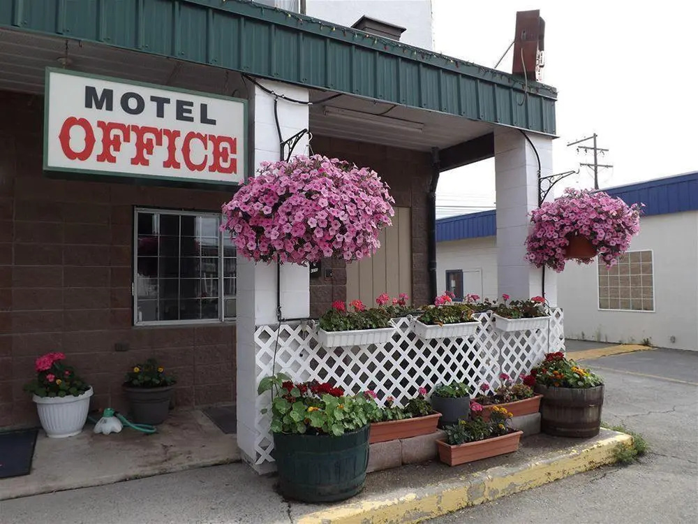 Kootenay Country Inn
