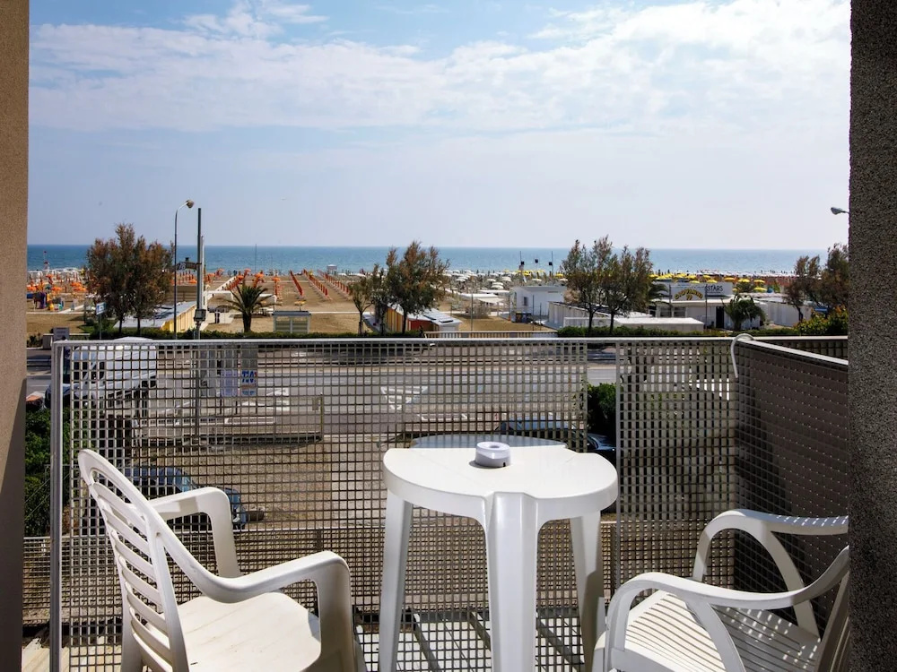 Standard Double room with balcony and with sea view (full double bed)