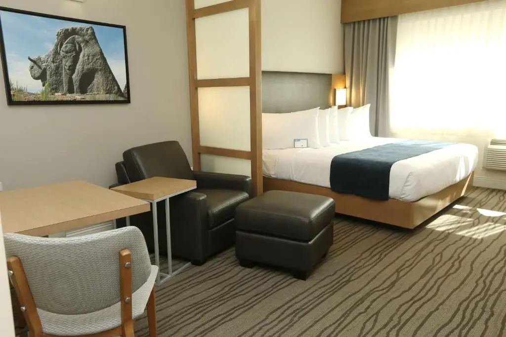 Best Western Plus Sawridge Suites - Chambres