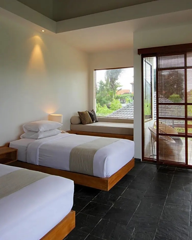 Single Villa with balcony (single bed)