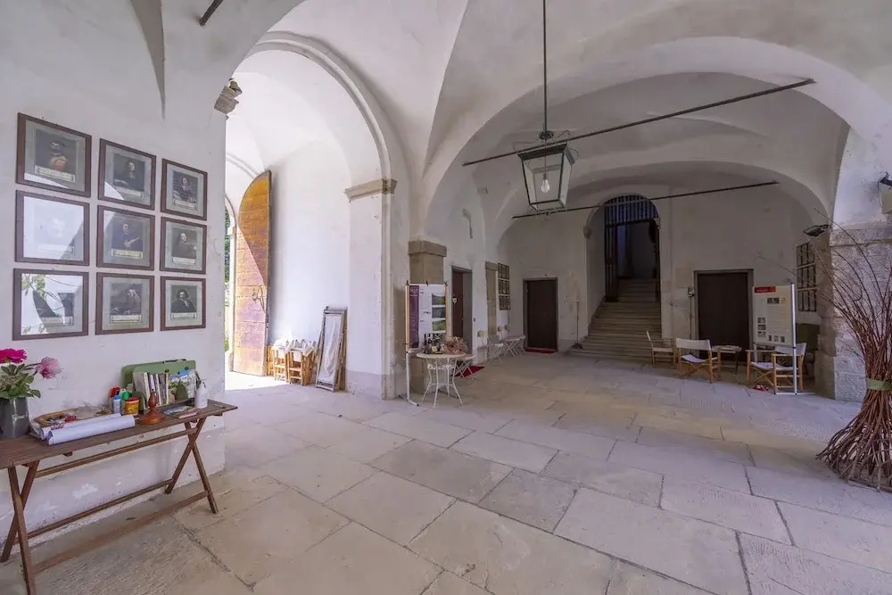 Lobby & Reception