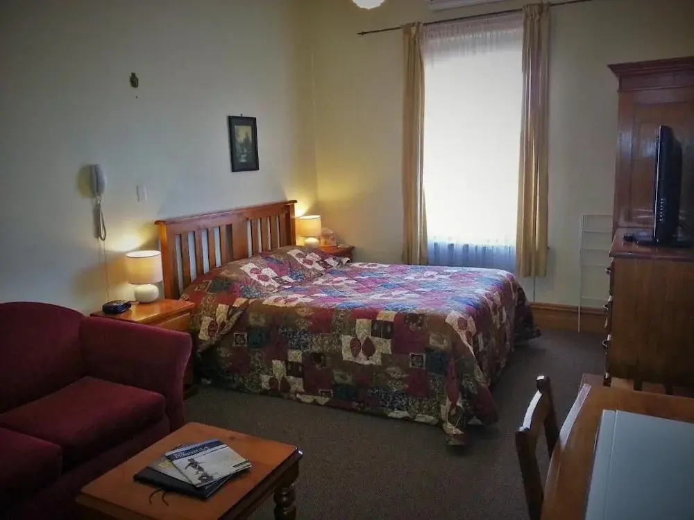 Deluxe Double room with courtyard view (full double bed)
