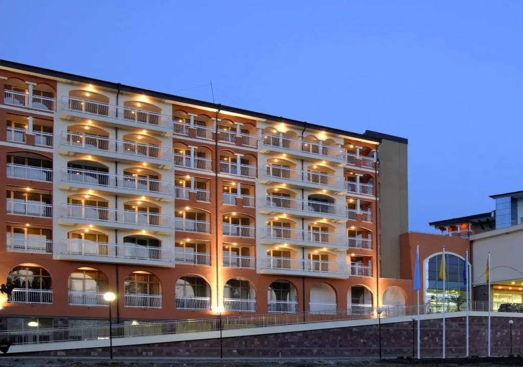 Sol Luna Bay Resort