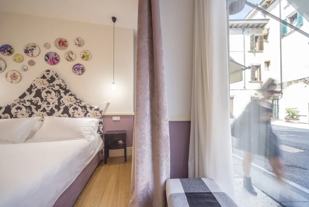1 Bedroom Deluxe Double Basement room (full double bed)
