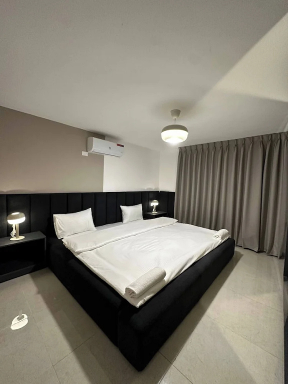 Stylish Luxe Apartment Fr 0005