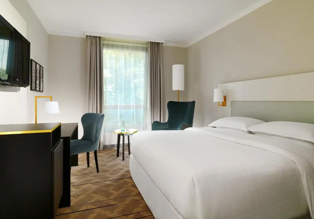 Executive Double room (full double bed)