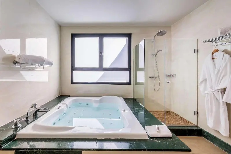 Occidental Granada - Chambres