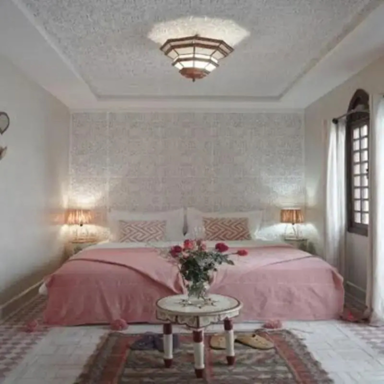 Classic Double room with balcony (full double bed)