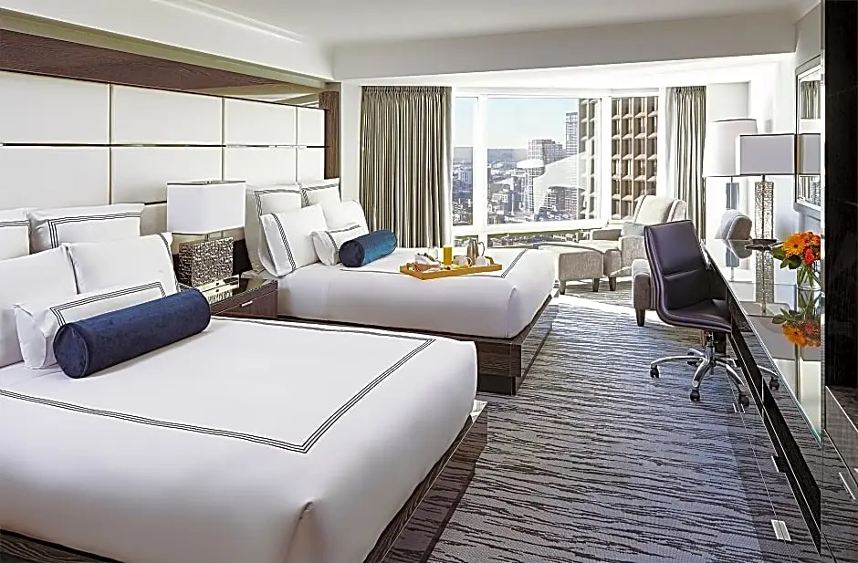 Deluxe Club room with city view