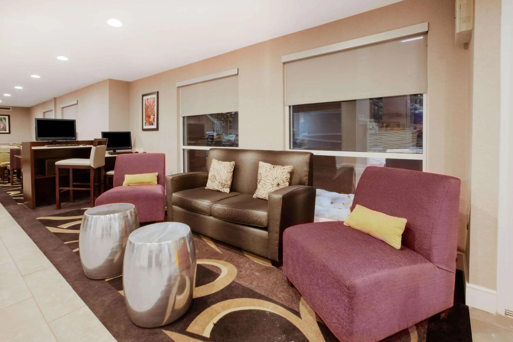 Lobby & Reception