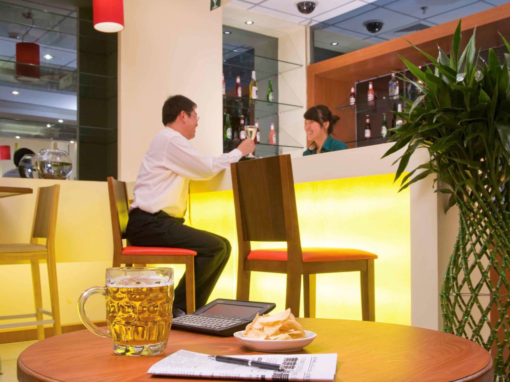 Food & Beverage
