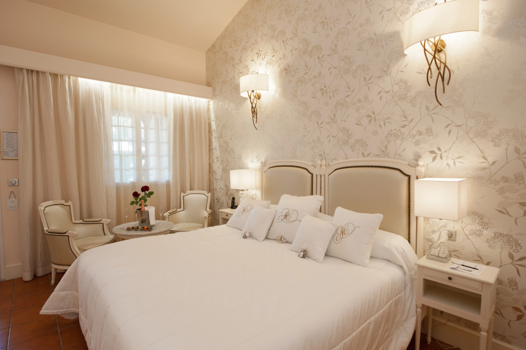 Auberge de Cassagne & Spa | Hotel 5 étoiles Avignon by null