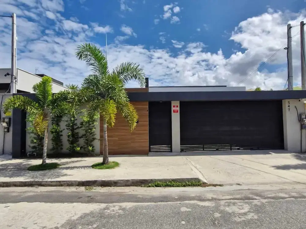 Casa pet Friendly c Piscina Churrasqueira e Wi-fi