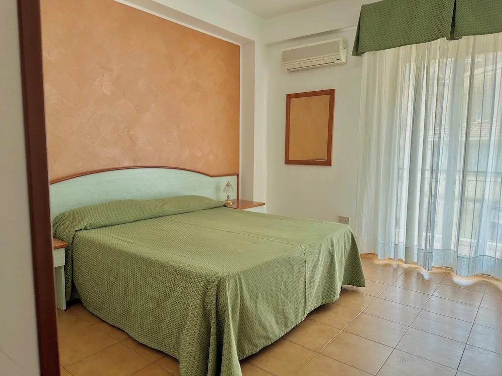 Standard Single room with balcony and with partial sea view