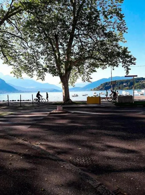 55 M²/ Chez Lorette/ 250m Lake/ Private Parking