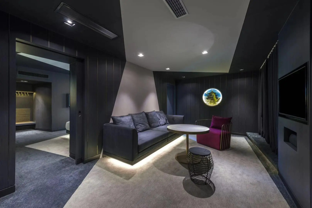 Deluxe Suite with lake view