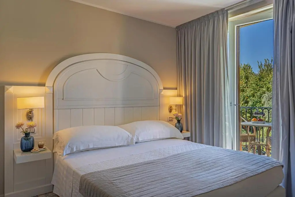 Standard Double room with balcony (full double bed)