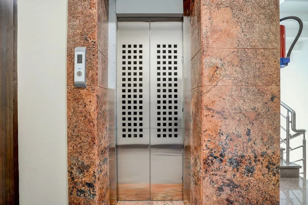 Collection O 39440 Alreef Residency
