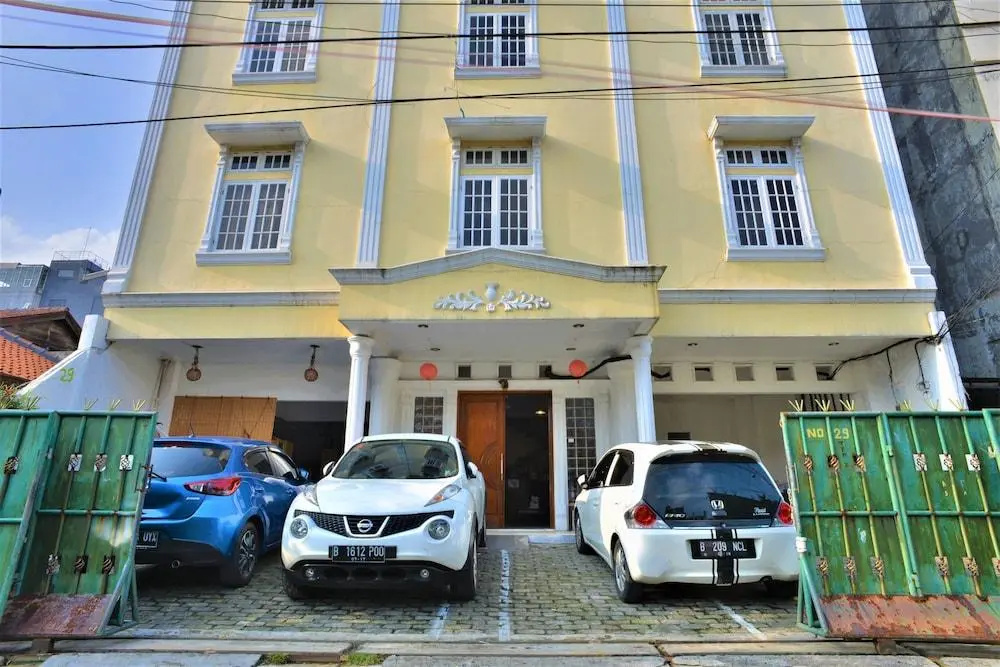 ZEN Rooms Basic Near Pasar Baru