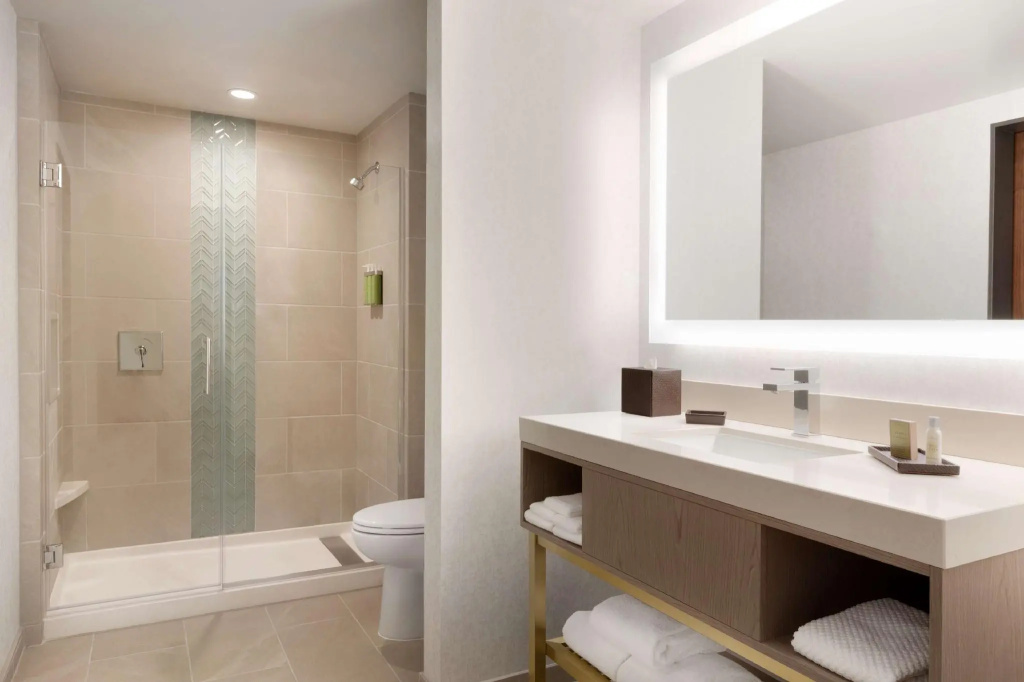 1 Bedroom Double Suite with mountain view (full double bed)