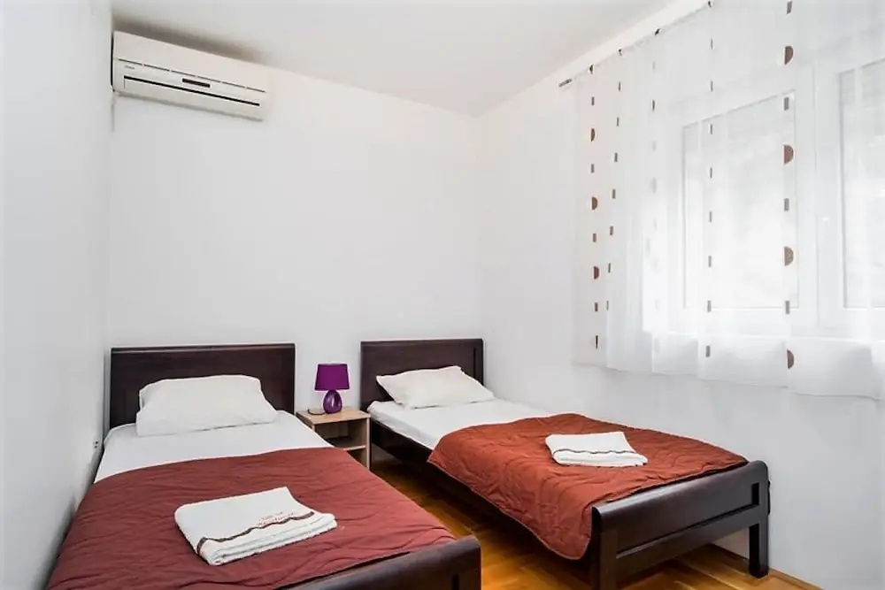 3 Bedrooms Apartment
