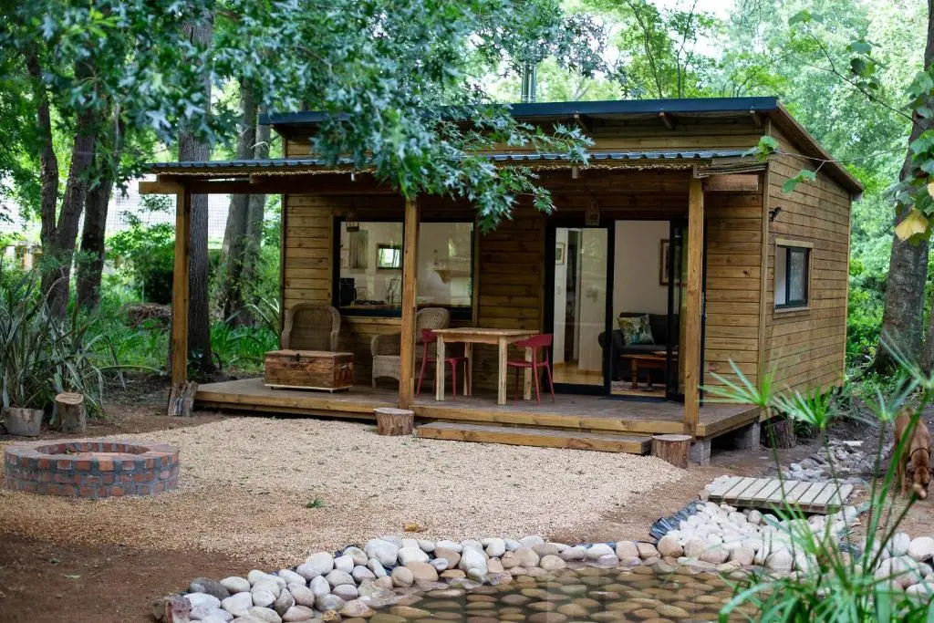 Cottage with garden view