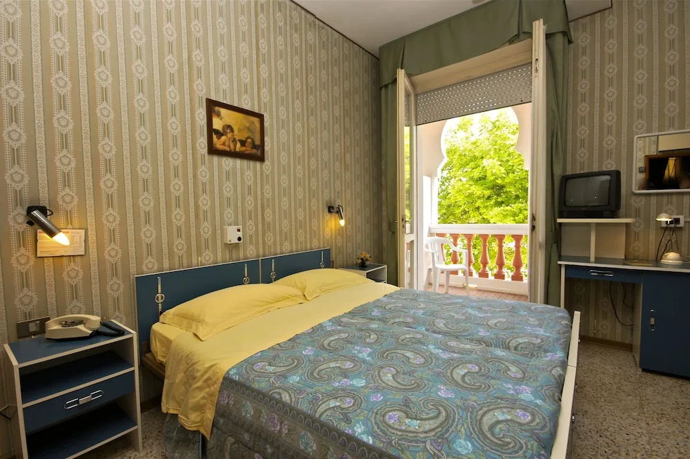 Economy Triple room with balcony