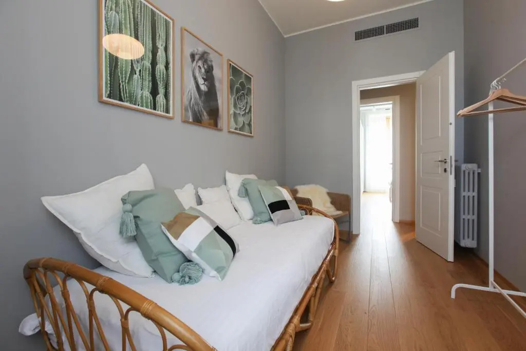 2 Bedrooms Apartment