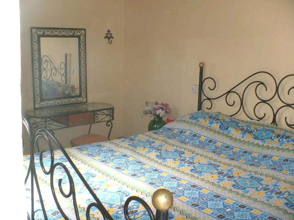 Double Suite (full double bed)
