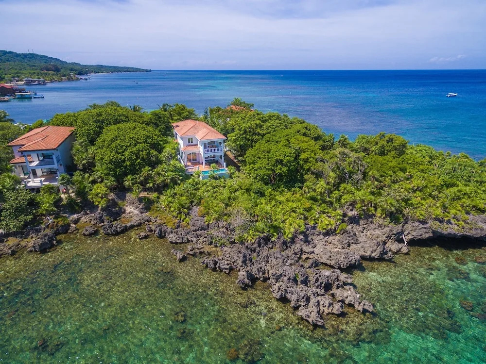 4 Bedrooms Cottage with balcony