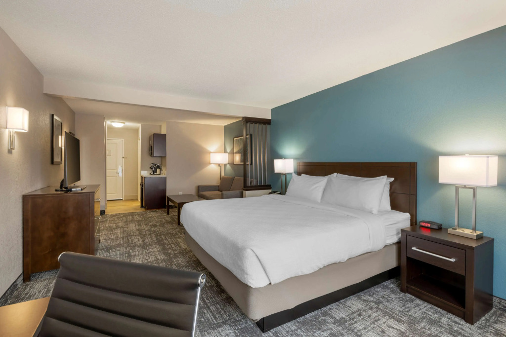 Best Western Watertown Inn and Suites — фото 4