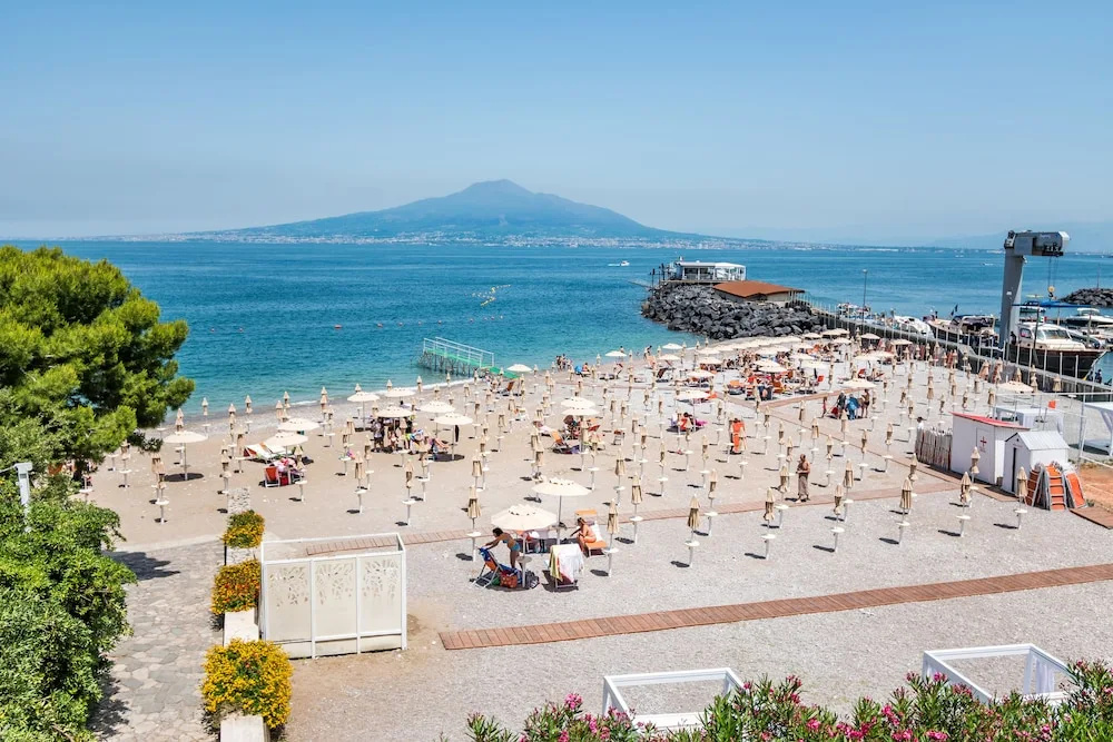 Superior Double room with balcony and with sea view (full double bed)
