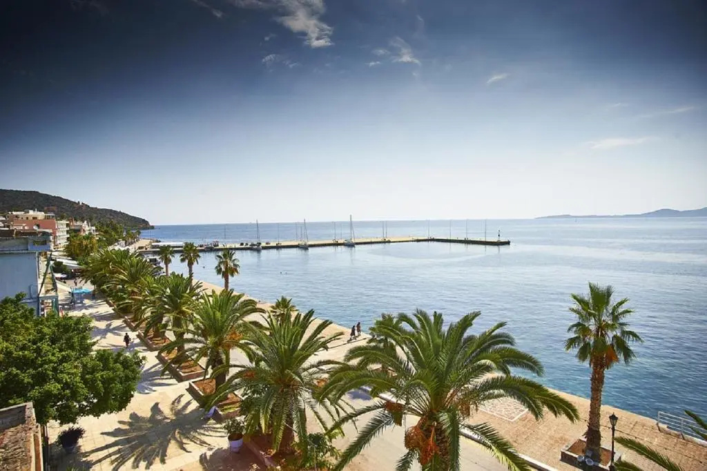 Deluxe Double room with partial sea view (twin beds)