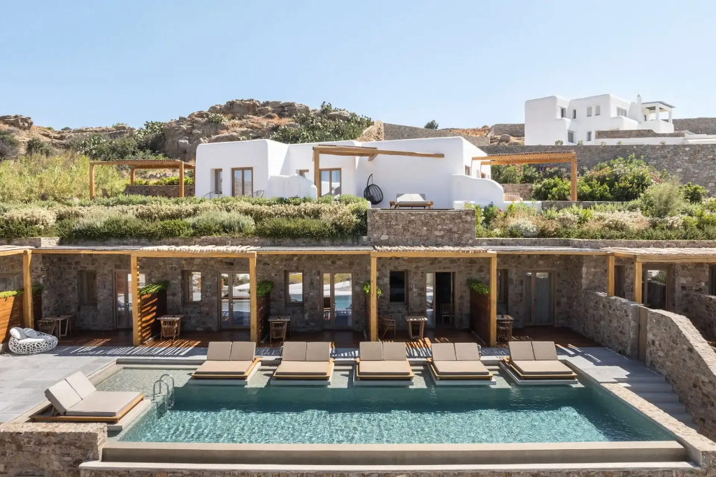 Junior Suite with Shared Pool with partial sea view