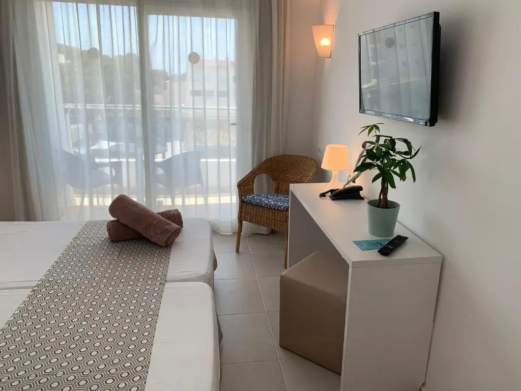 Standard Double room with balcony (full double bed)