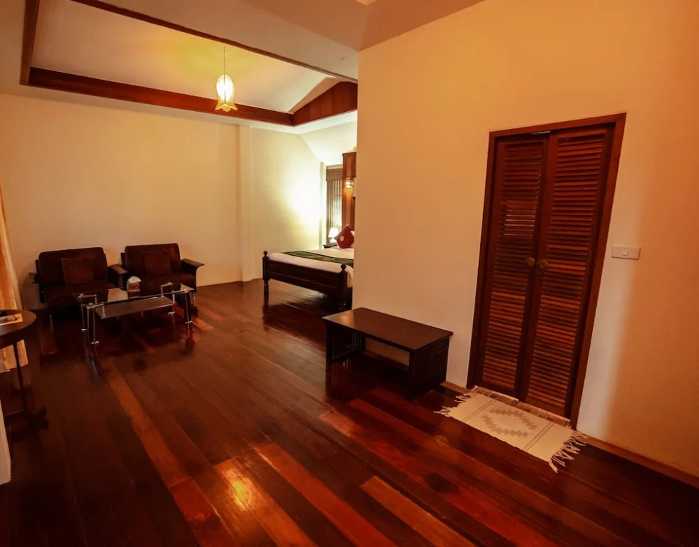 Deluxe Double room with balcony (full double bed)