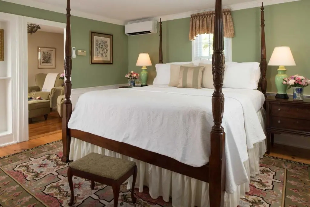 雙人套房，配有雙人床