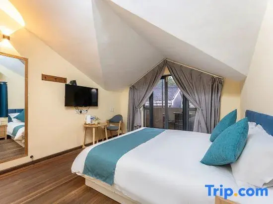 Standard Double room with balcony (full double bed)