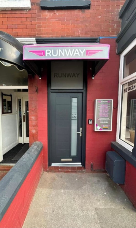 Runway Guest House - Adult Only