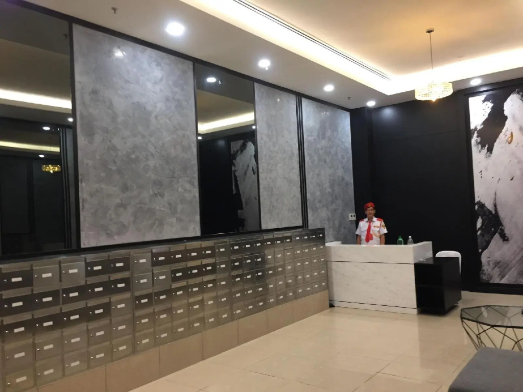 Lobby & Reception