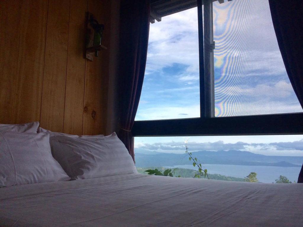 Standard room with lake view