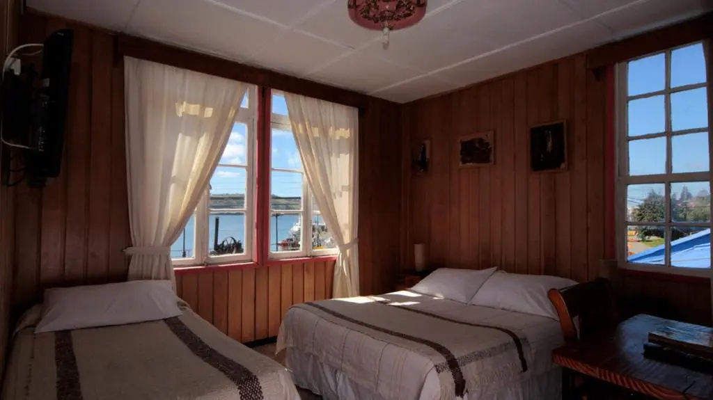 Standard Triple room with sea view